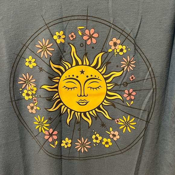 Modern Lux Blue T-Shirt with Sun & Floral Medallion Front - Picture 10 of 11